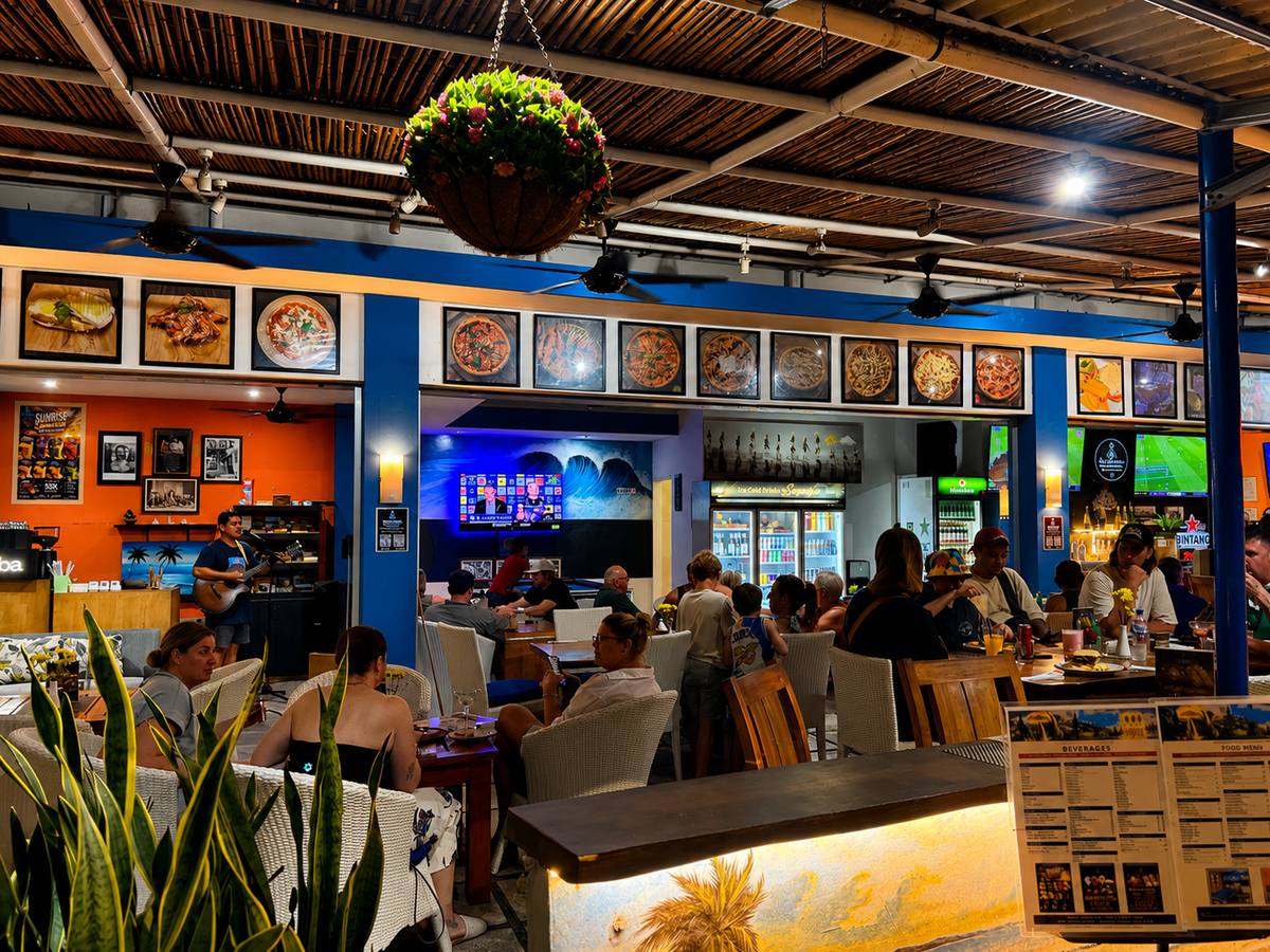 Friday nights — Reno live — Sun Shooters Bar & Grill, Kerobokan